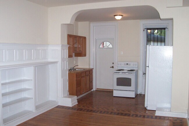 Building Photo - 1733 W Montgomery Ave