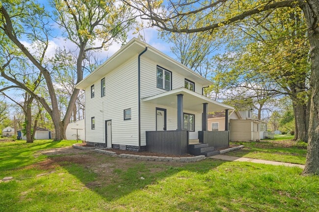 Building Photo - 1214 Cedar St