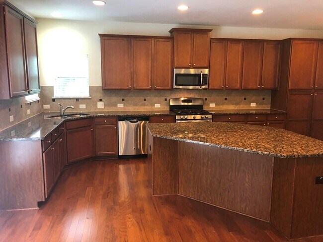 Foto del edificio - 7015 Rocking Horse Ln