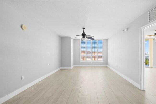 Building Photo - 610 W Las Olas Blvd
