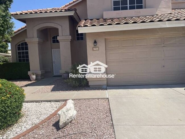 Building Photo - Hillcrest Beauty 4bed 3bath P00L Grass Bac...