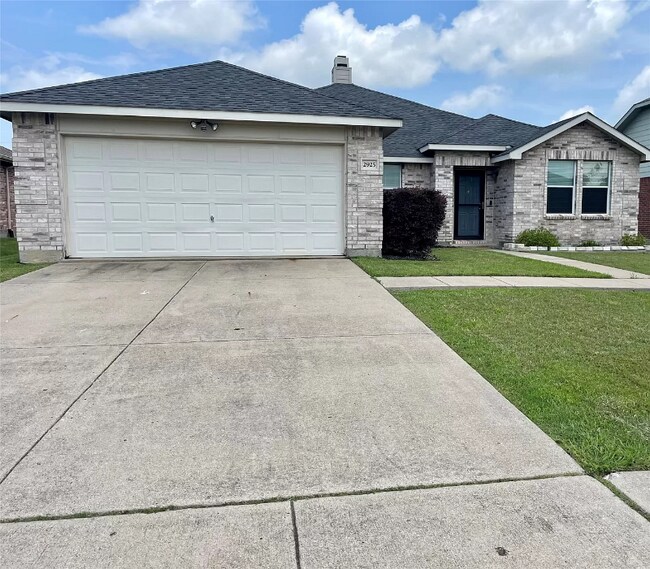 Building Photo - 2925 Reata Dr