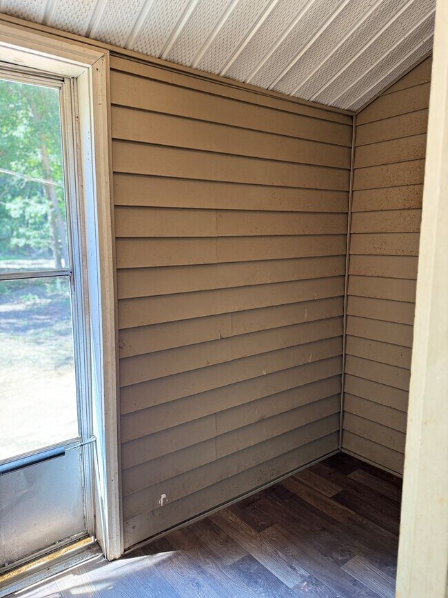 Foto del edificio - 421 Cokesbury Rd