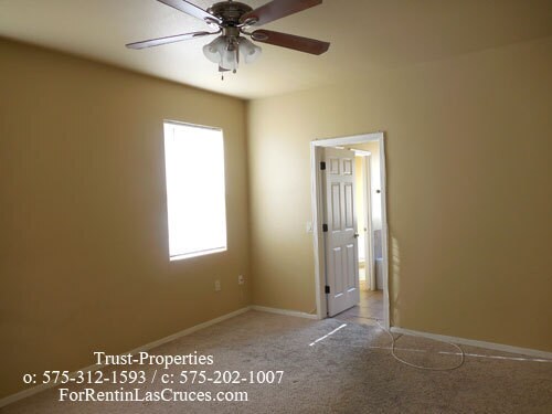 Building Photo - Newer 3/2 off Sonoma Ranch