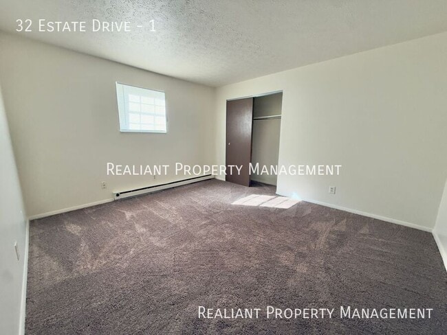 Foto del edificio - 32 Estate Dr