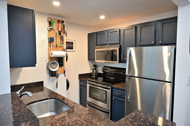 Foto del edificio - 169 Monsignor O'Brien Hwy