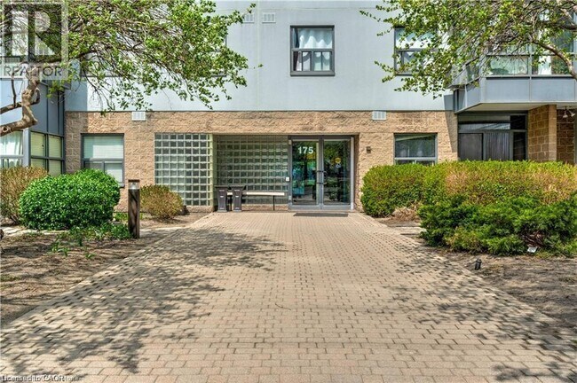 Photo du bâtiment - 404 Hunter St E