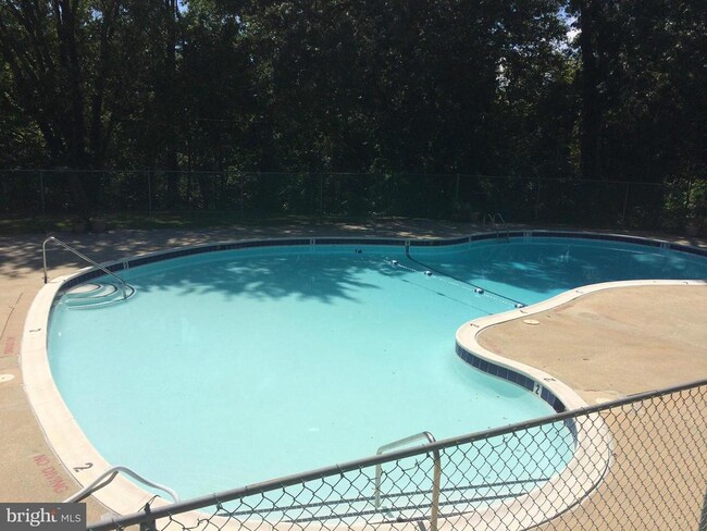 Building Photo - 8 Gentry Ct