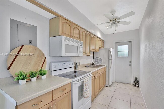 Foto del edificio - 820 N Ocean Blvd