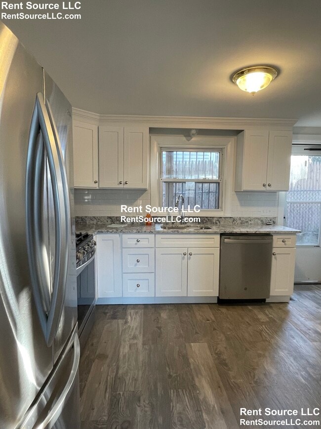 Building Photo - 98 Moreland St