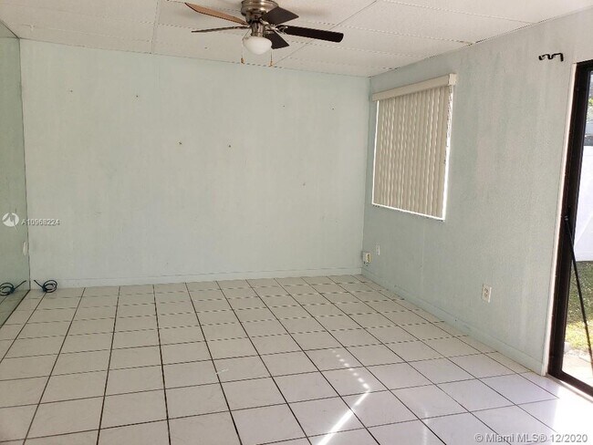 Building Photo - 2016 N Suzanne Cir