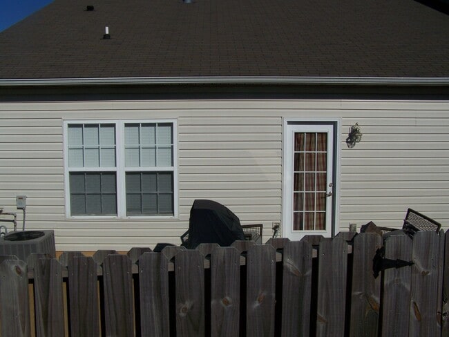 Charming 2-Bed, 2-Bath Ranch-Style Townhou... - Charming 2-Bed, 2-Bath Ranch-Style Townhou... House