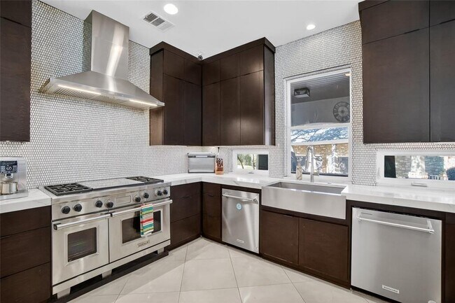 Foto del edificio - 3627 Stoneridge Rd