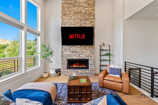 Building Photo - 6389 W Bluebird Ln