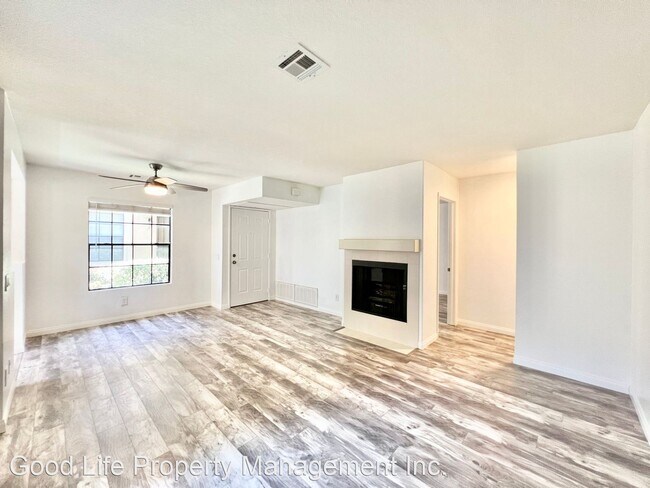 Foto del edificio - 2 br, 2 bath House - 10303 Azuaga St Unit 15