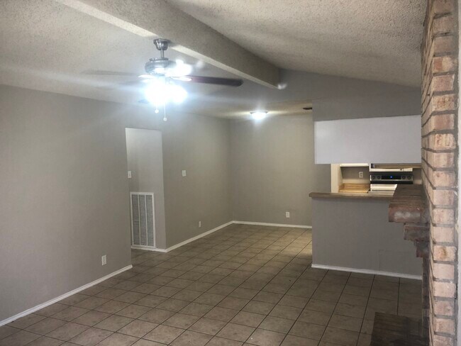 Foto del edificio - 7257 Lansbury Dr