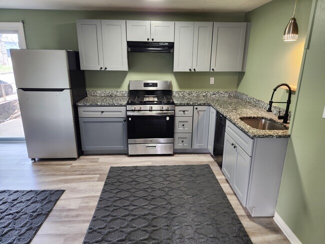 Foto del edificio - 1148 N Franklin St