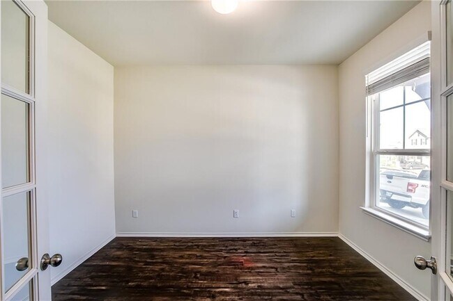 Building Photo - 253 Beechnut Dr