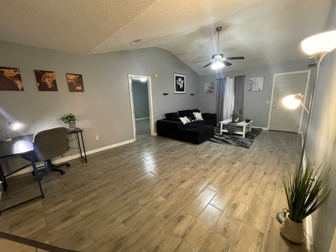 Foto principal - 1011 Barley Dr