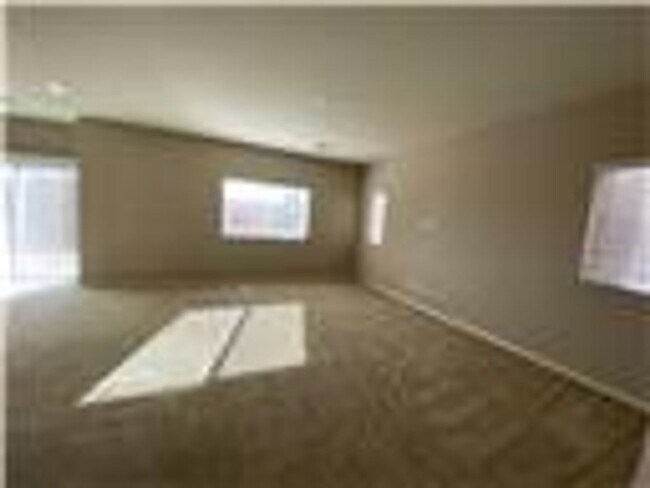 Building Photo - Roof Top Deck - Gated Community - 3 Bedroom