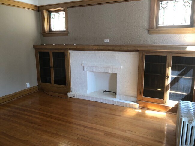 Building Photo - 4448 N Sacramento Ave