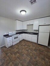 Building Photo - 1627-1627 E Jump St