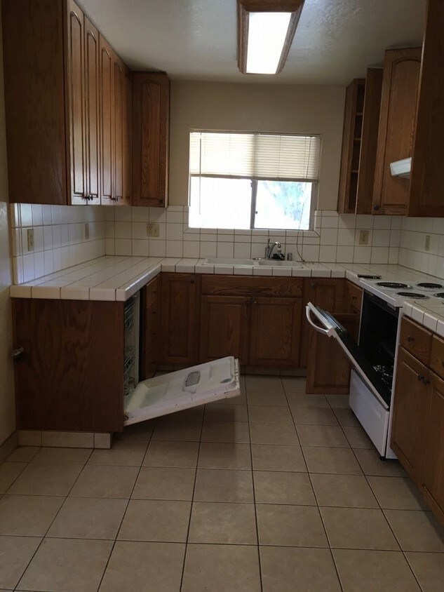 Building Photo - 2641 Sumac Avenue Stockton CA 95207