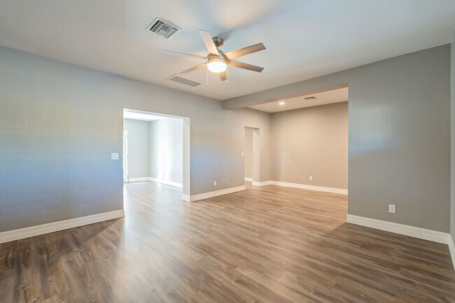 Foto del edificio - 830-832 E. 7th St. ( 830-1, 830-2, 832 )