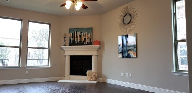 Building Photo - 4824 Pasadena Dr