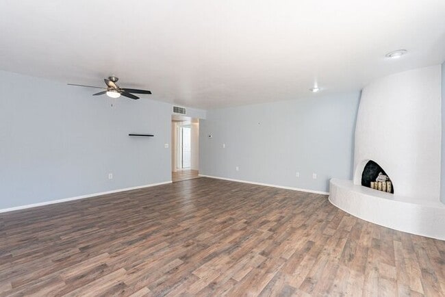 Foto del edificio - 2-Car Garage & Fenced Yard! 2-Bed, 2-Bath Home in East Tucson