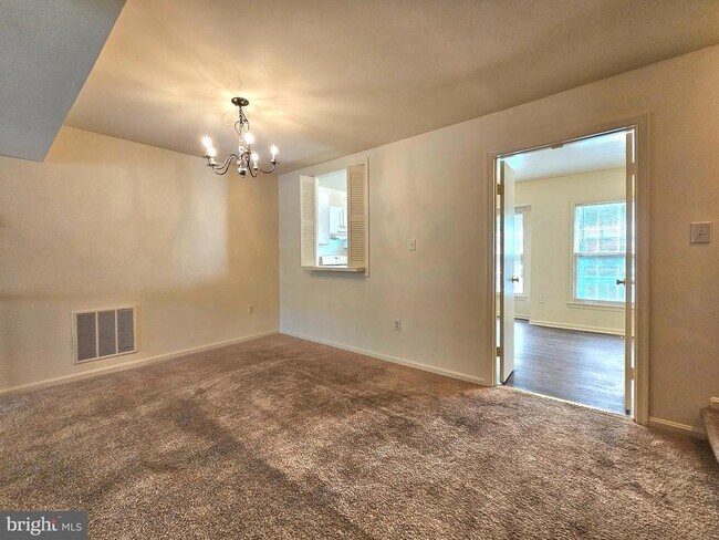 Building Photo - 4734 Gainsborough Dr