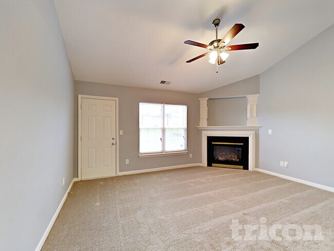 Foto del edificio - 10207 Green Hedge Ave