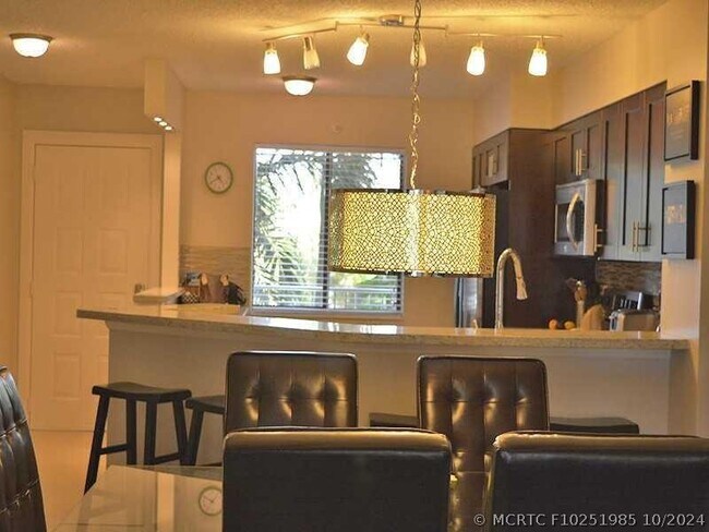 Building Photo - 2240 N Cypress Bend Dr