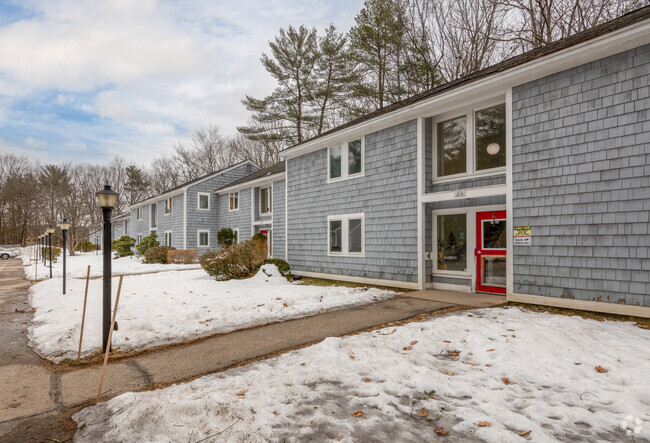 Exterior View of Complex - Franklin Woods