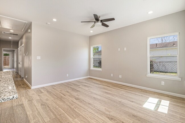 Building Photo - 4645 Larkspur St