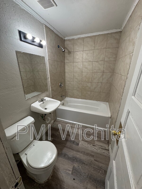 Foto del edificio - 4517 E Bayley St