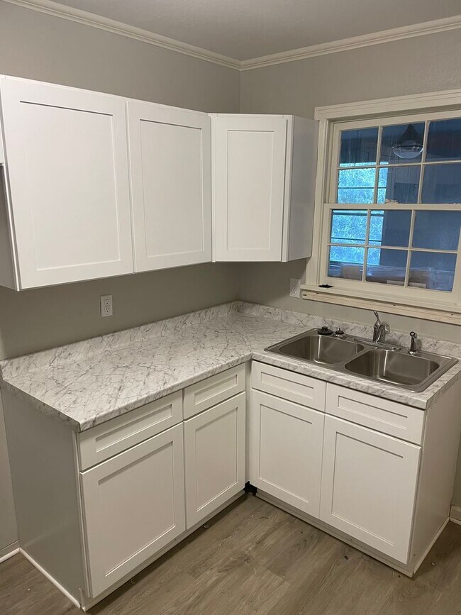 Foto del edificio - Just Remodeled 2 Bed, 1 Bath Home