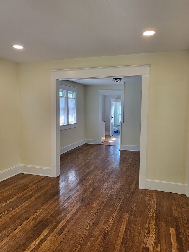 Foto del edificio - 211 W 73rd Terrace