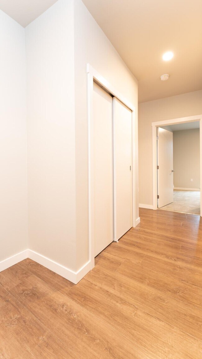 Foto del edificio - 2 bedroom in Bellevue WA 98004