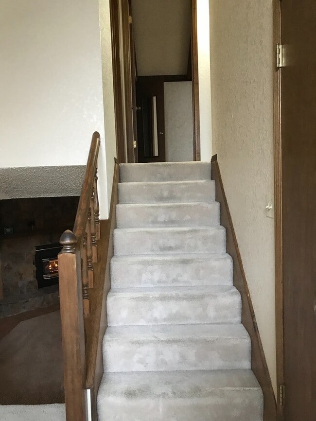 Building Photo - 3 bed, 2 bath home with a 2 car garage