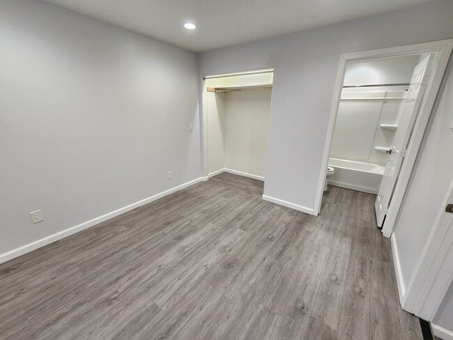 Foto del edificio - 8826 Wakefield Ave
