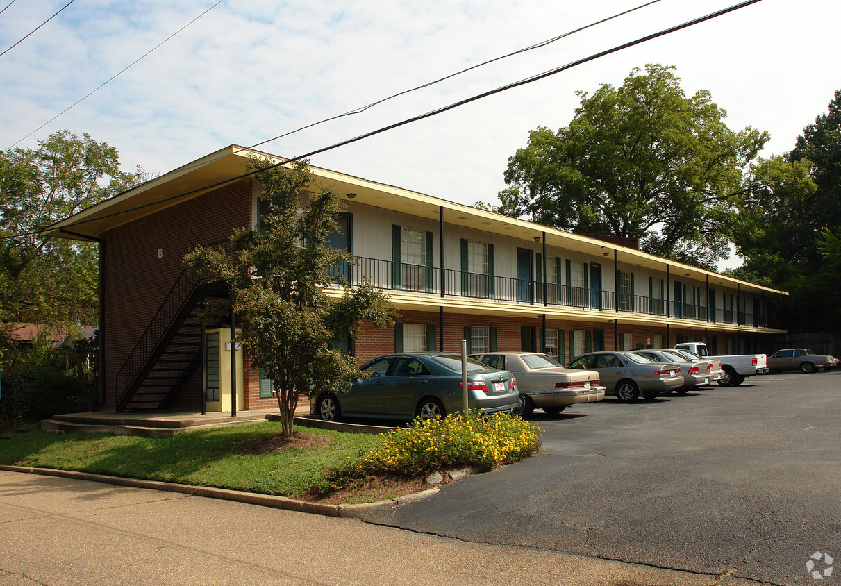 Building Photo - College Plaza