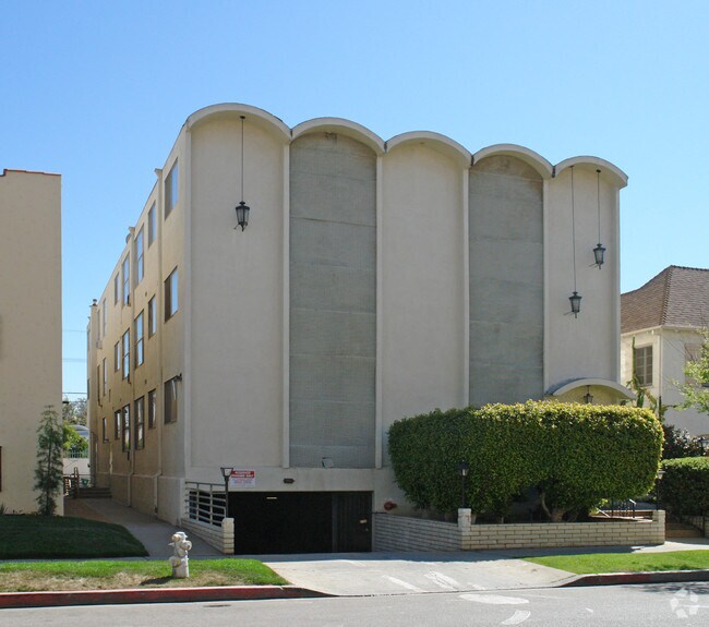 Building Photo - 252 S Reeves Dr