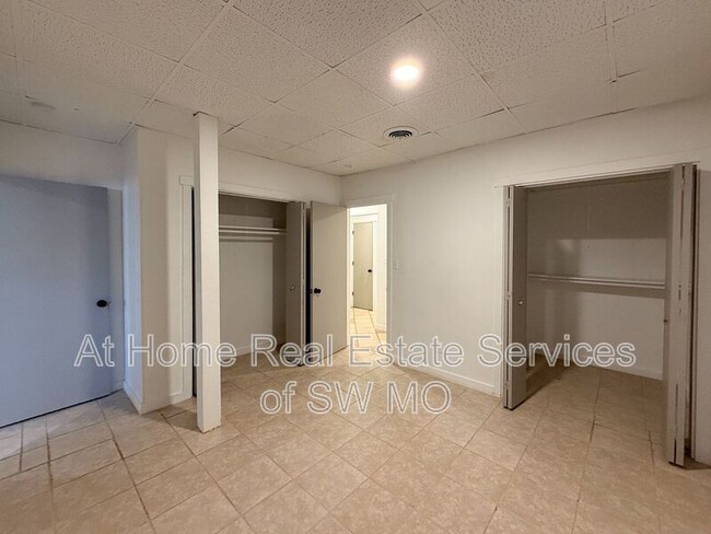 Building Photo - 3342 E Linwood St