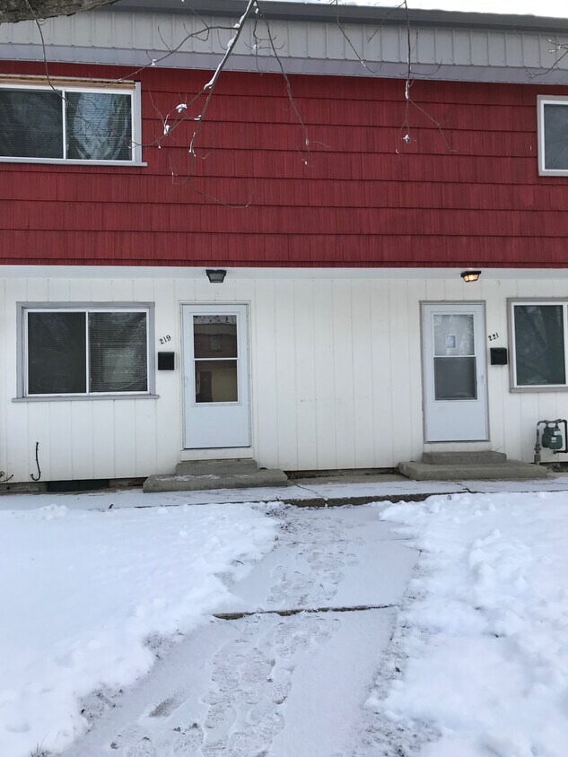 Primary Photo - 219 S Rosedale Ave