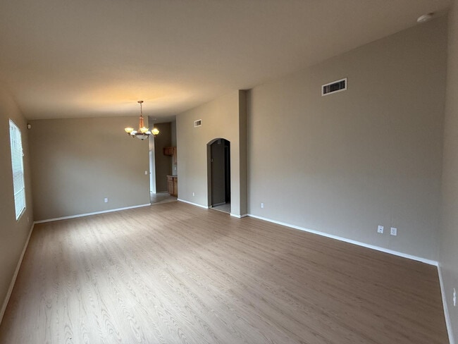 Building Photo - 25214 W Clanton Ave