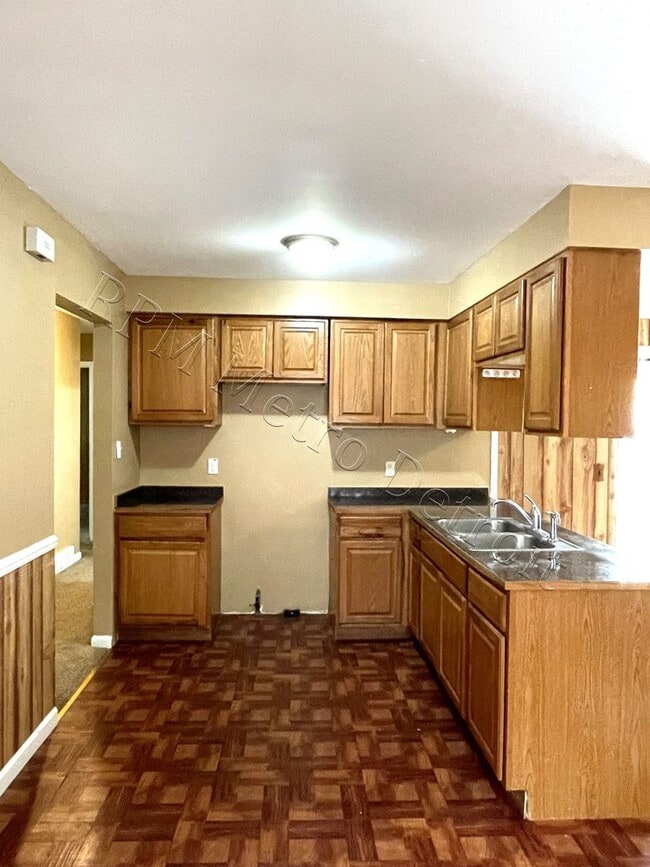 Building Photo - 33633 Cheryl St
