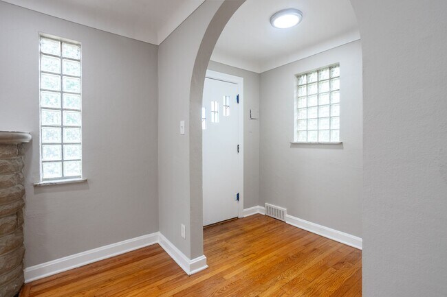 Foto del edificio - Charming 3 Bedroom 2 Bathroom Home