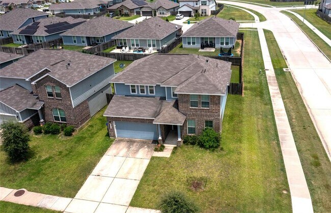 Foto del edificio - 24702 Crimson Pine Dr