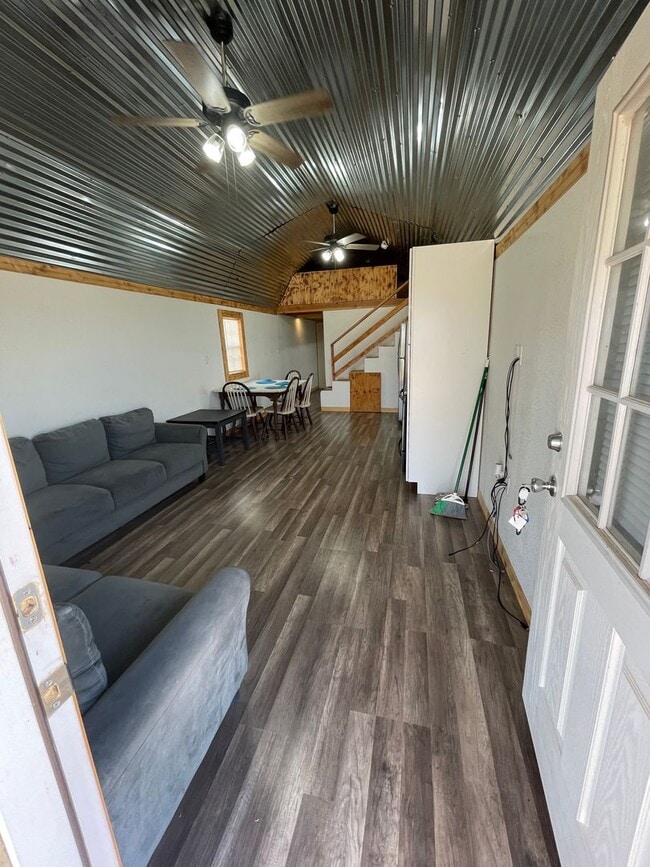 Foto del edificio - Cozy Fully Furnished 1-Bed 1-Bath Tiny Hom...